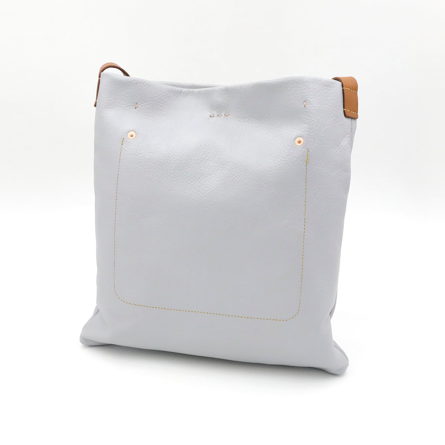 MOQUIP SHOULDER BAG rivet work Pigment I.SILVER
