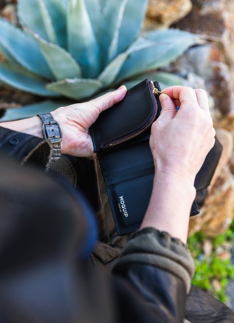 MOQUIP SHORT WALLET see you BLACK