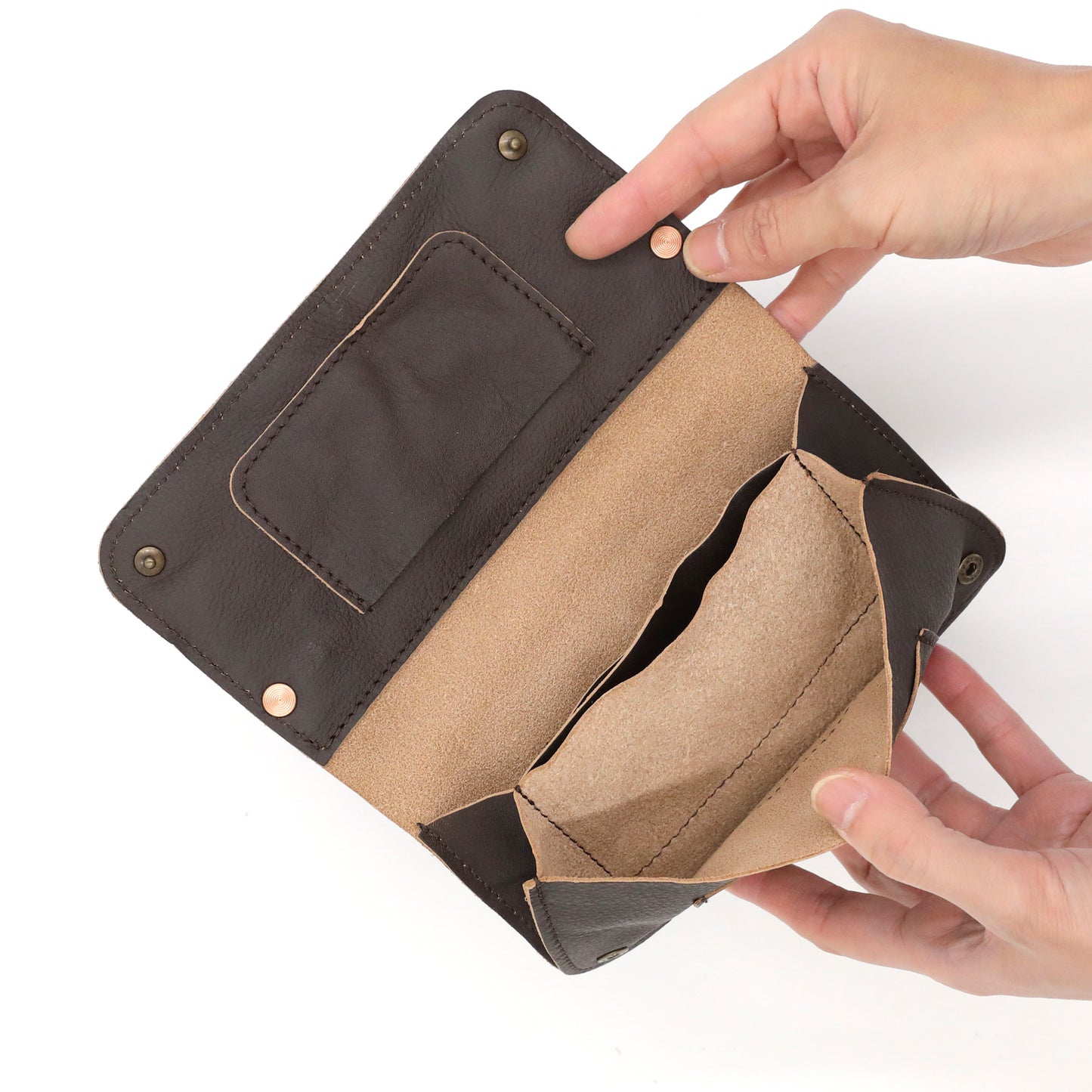 MOQUIP WALLET rivet work Pigment D.BROWN