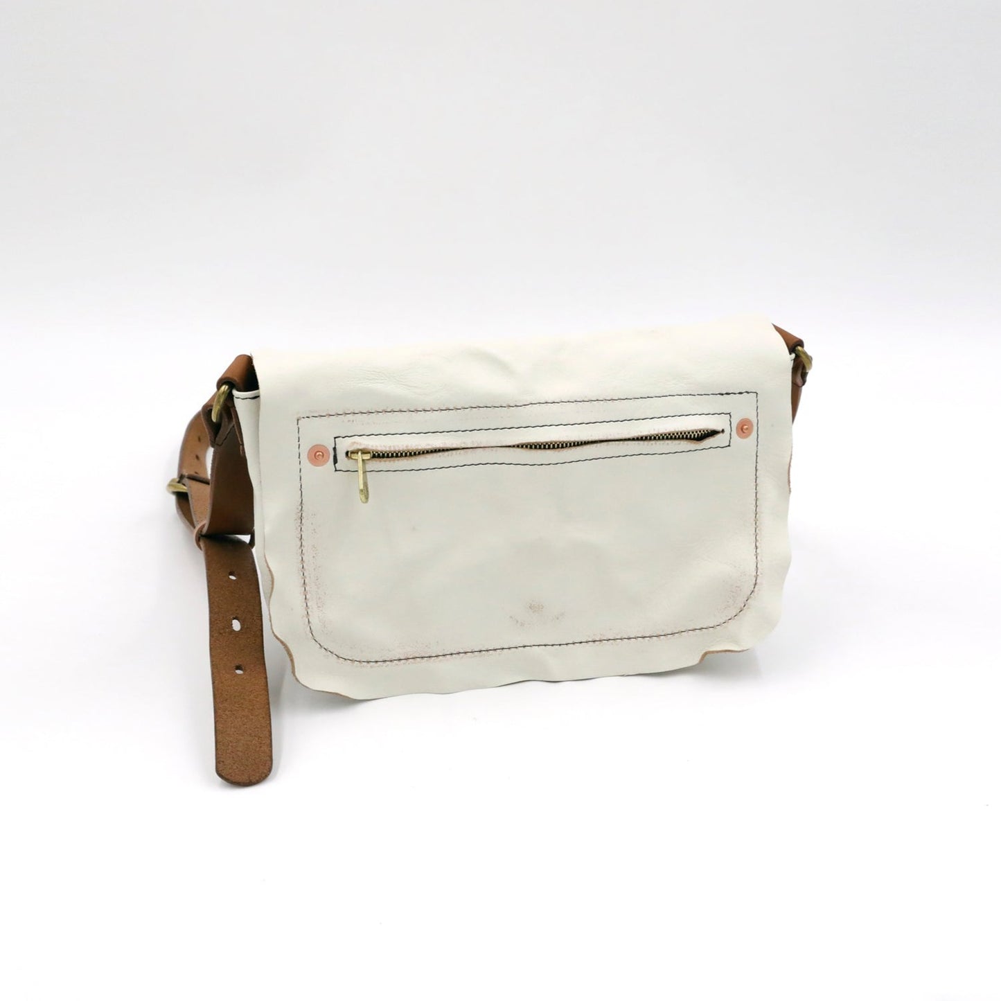 MOQUIP POUCH rivet work Pigment WHITE