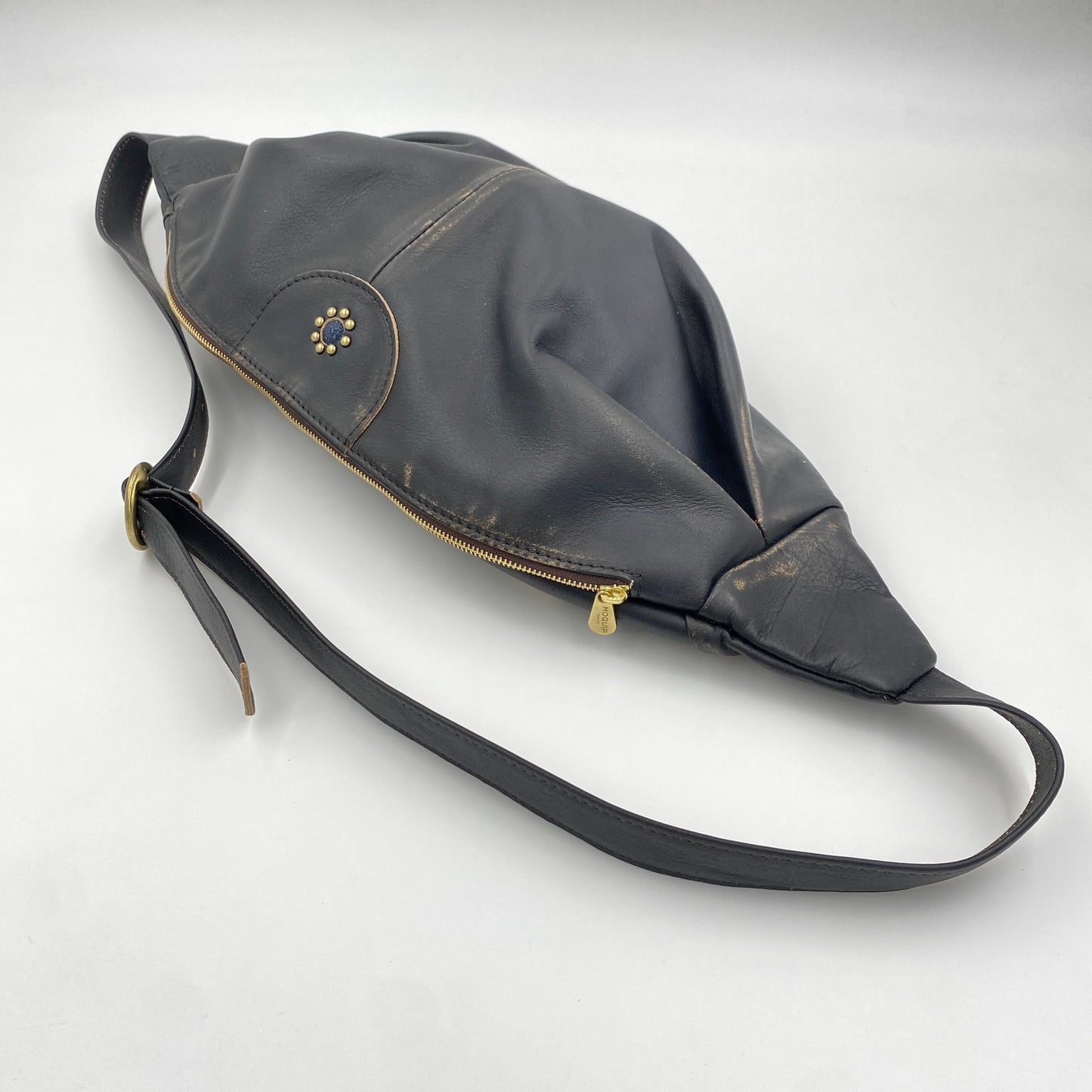 MOQUIP SLING BAG drop pigment BLACK