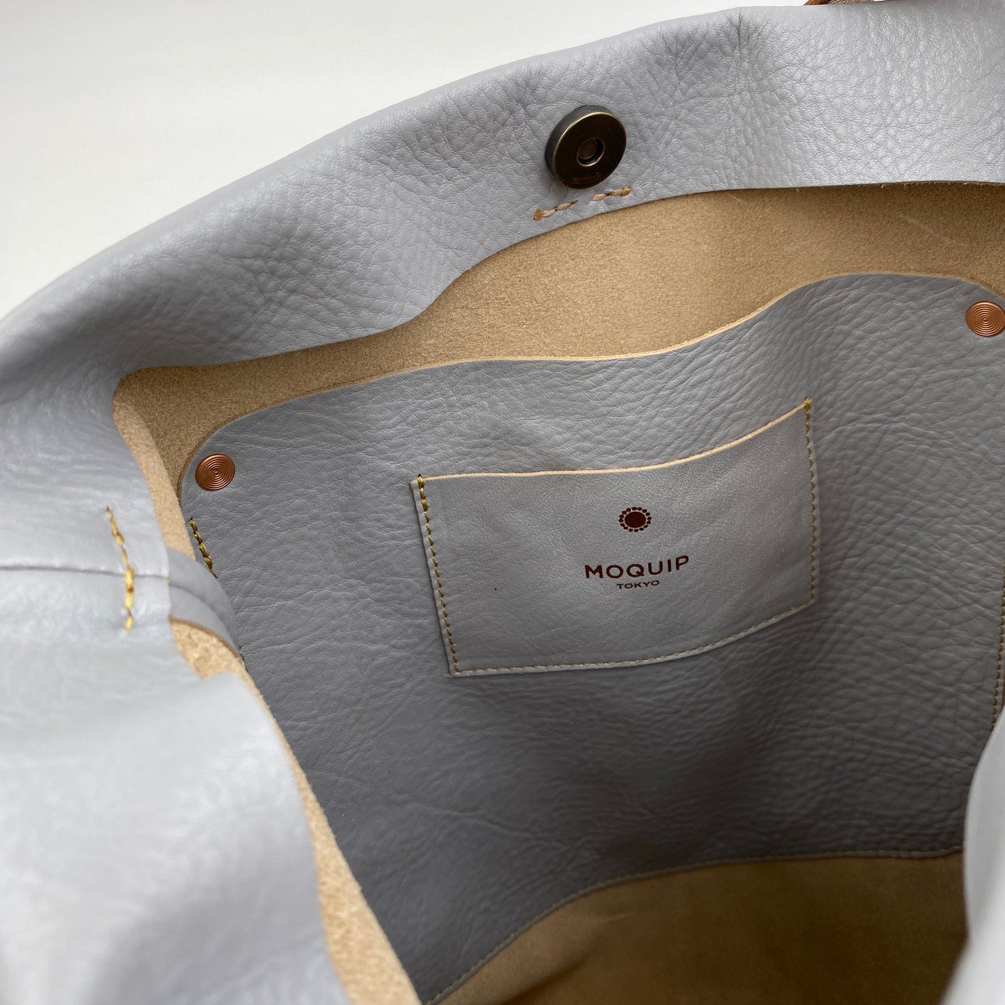 MOQUIP SHOULDER BAG rivet work Pigment I.SILVER
