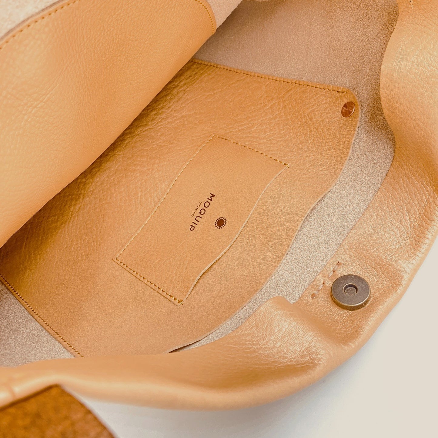 MOQUIP SHOULDER BAG rivet work Pigment R.GOLD