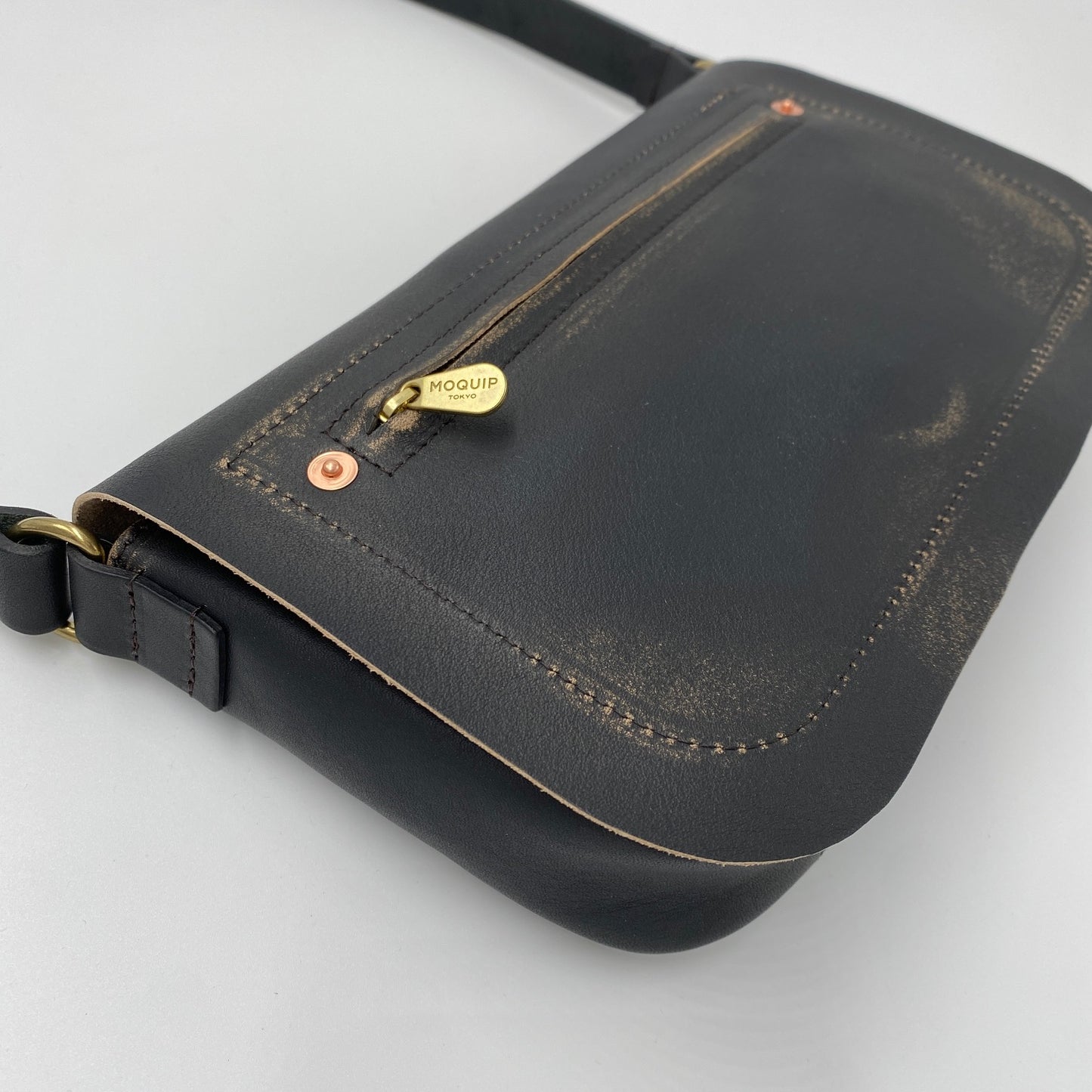 MOQUIP POUCH rivet work Pigment BLACK
