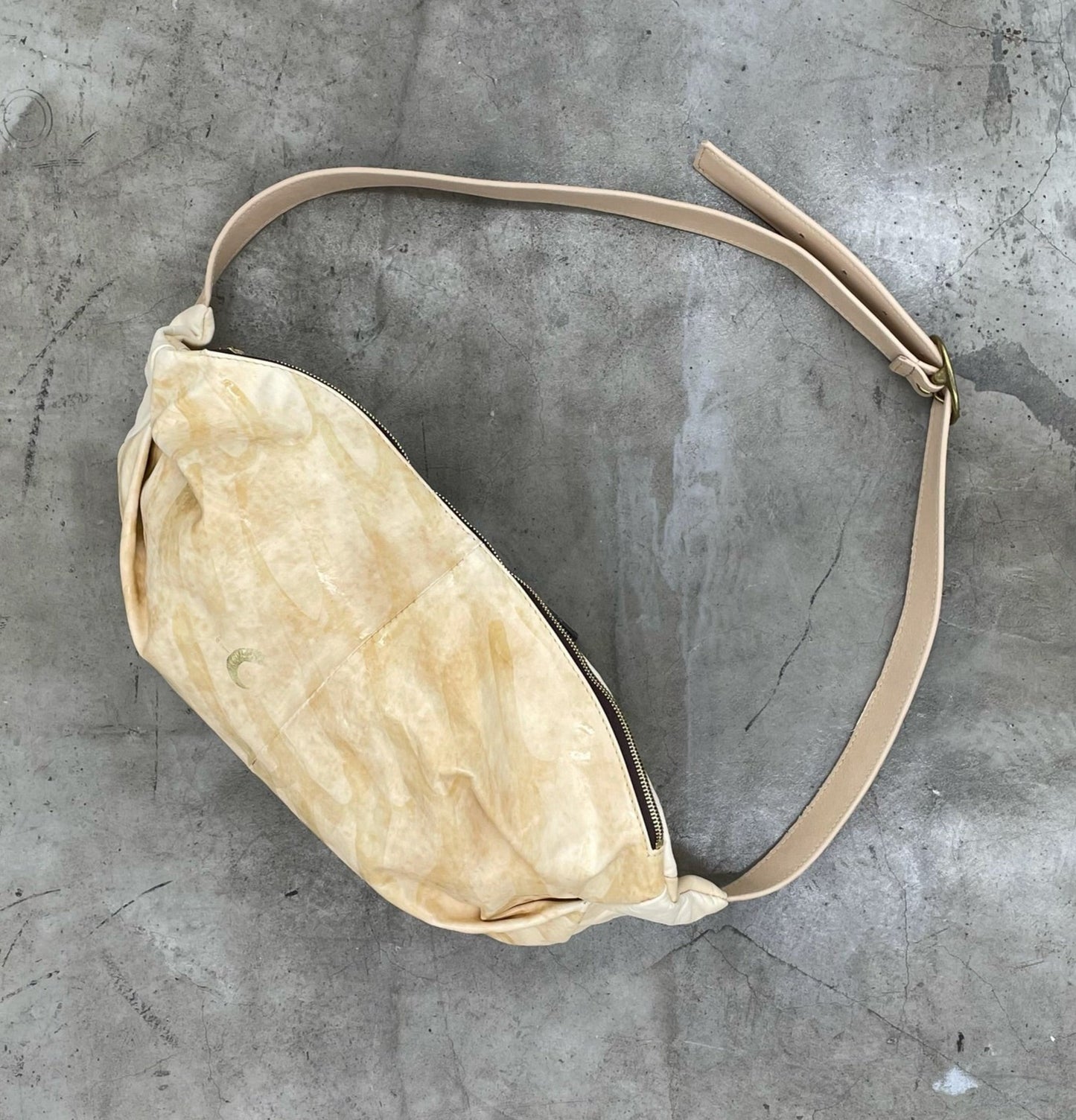 Riko Shuri Monma × MOQUIP loop SLING BAG C