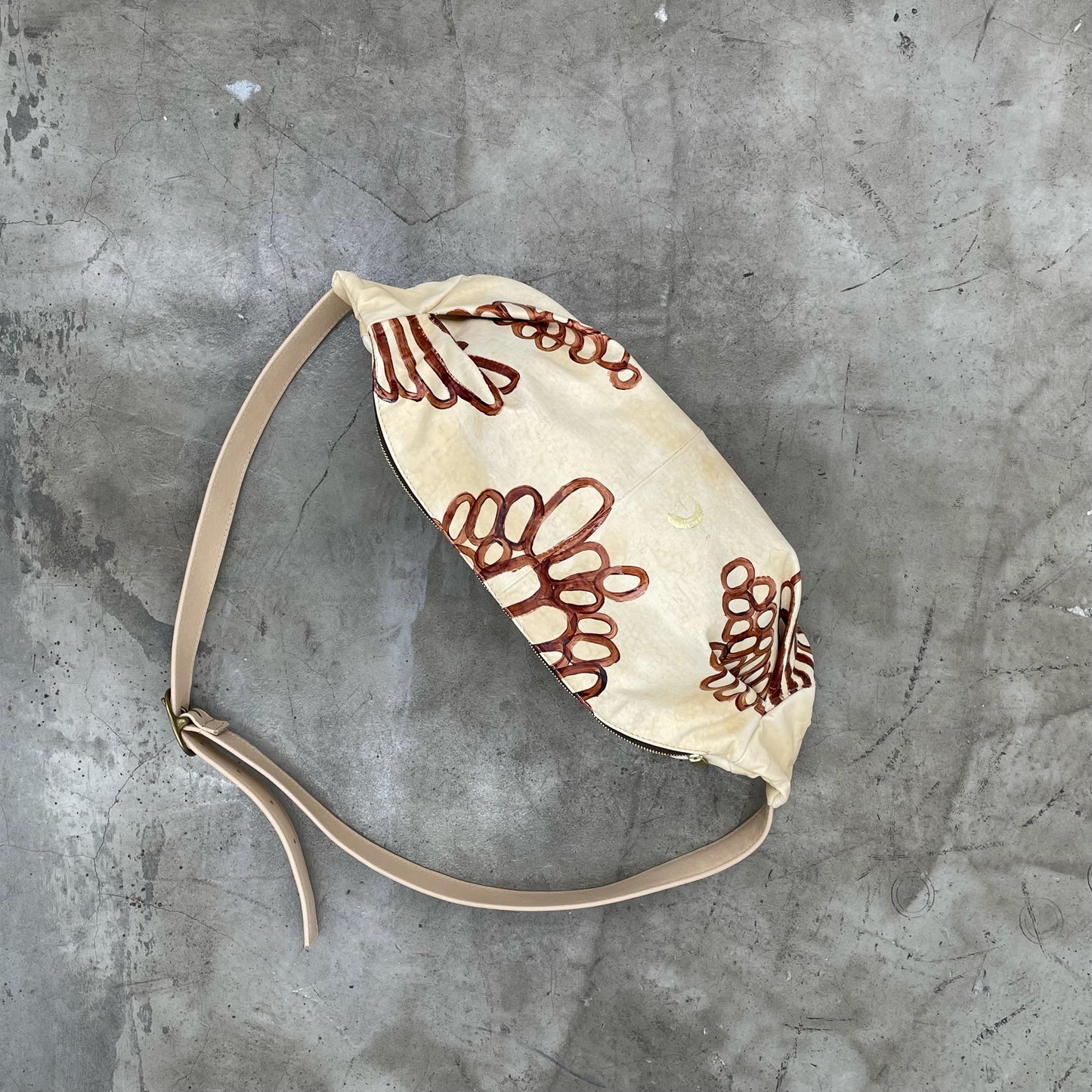 Riko Shuri Monma × MOQUIP loop SLING BAG B