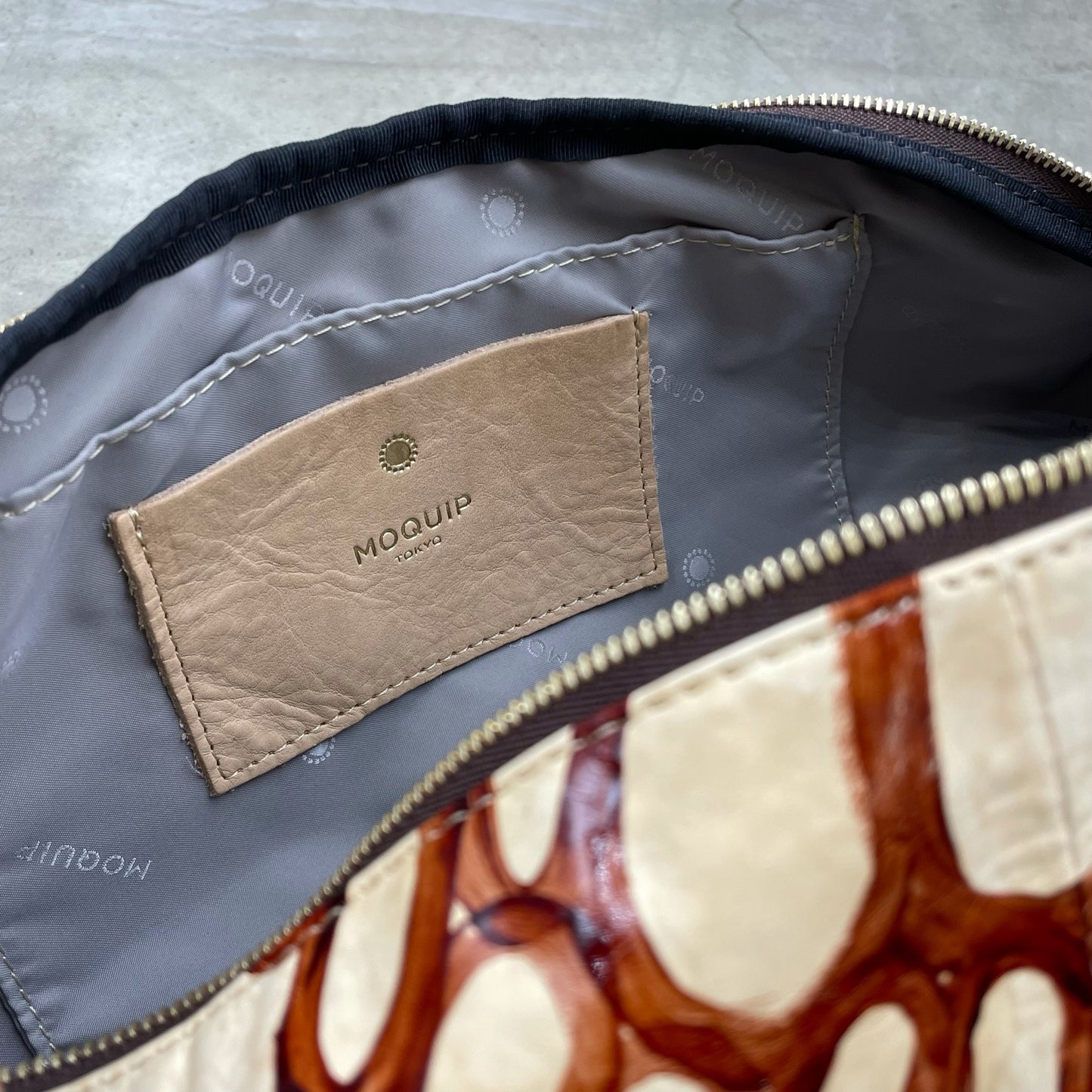 Riko Shuri Monma × MOQUIP loop SLING BAG B