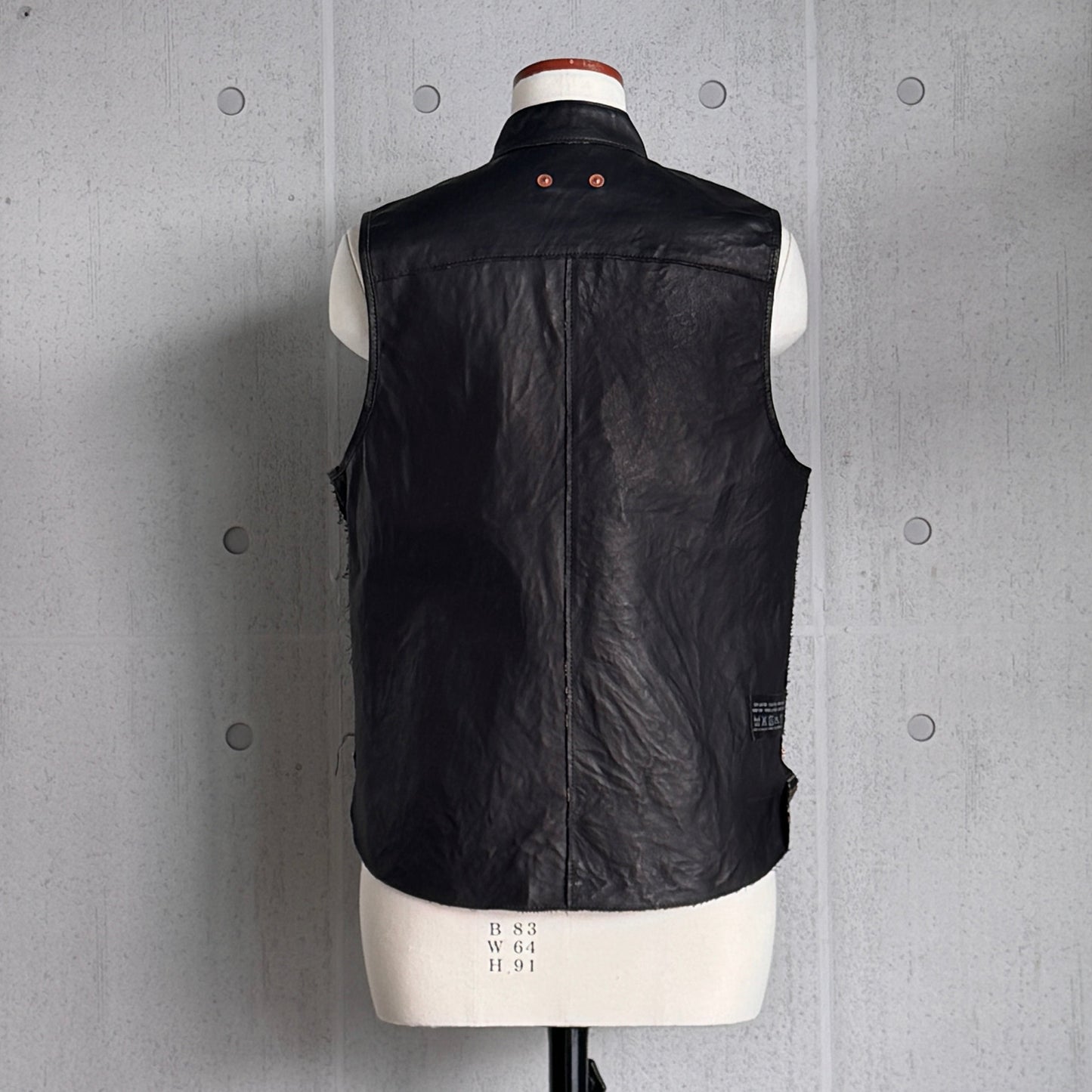MOQUIP VEST leather factory BLACK