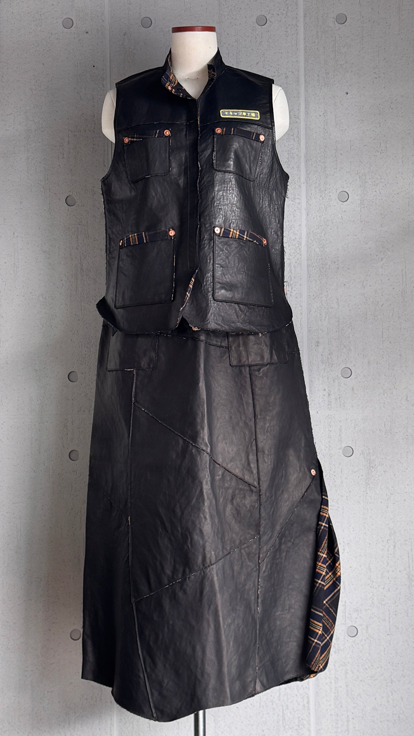 MOQUIP VEST leather factory BLACK
