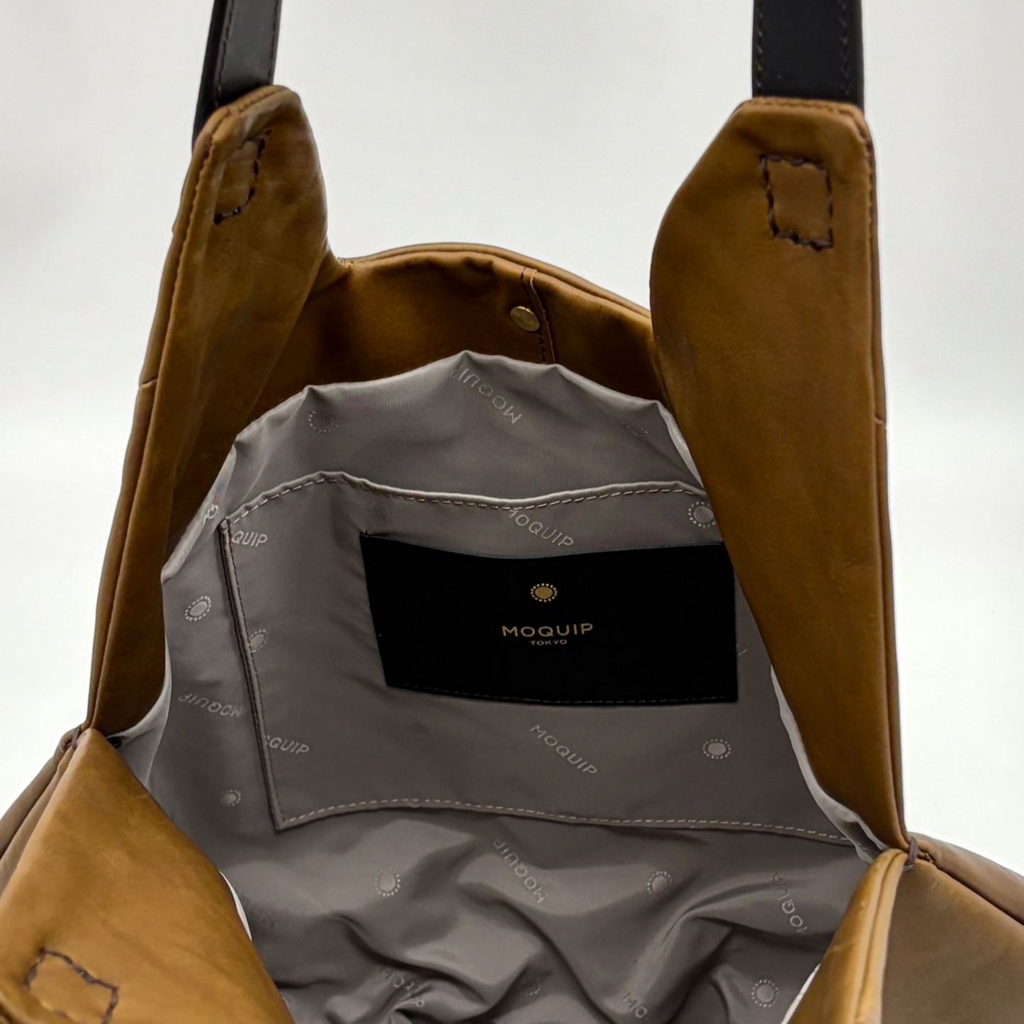 MOQUIP ROUND BAG tassel KHAKI