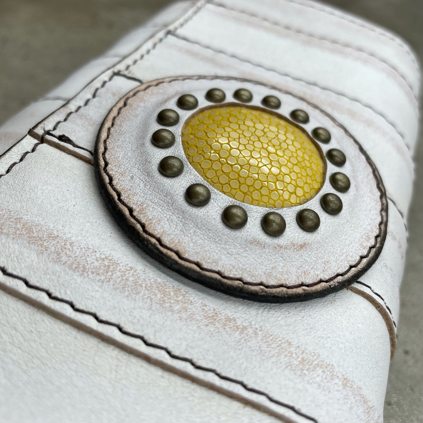MOQUIP CLUTCH WALLET Galuchat Pigment WHITE