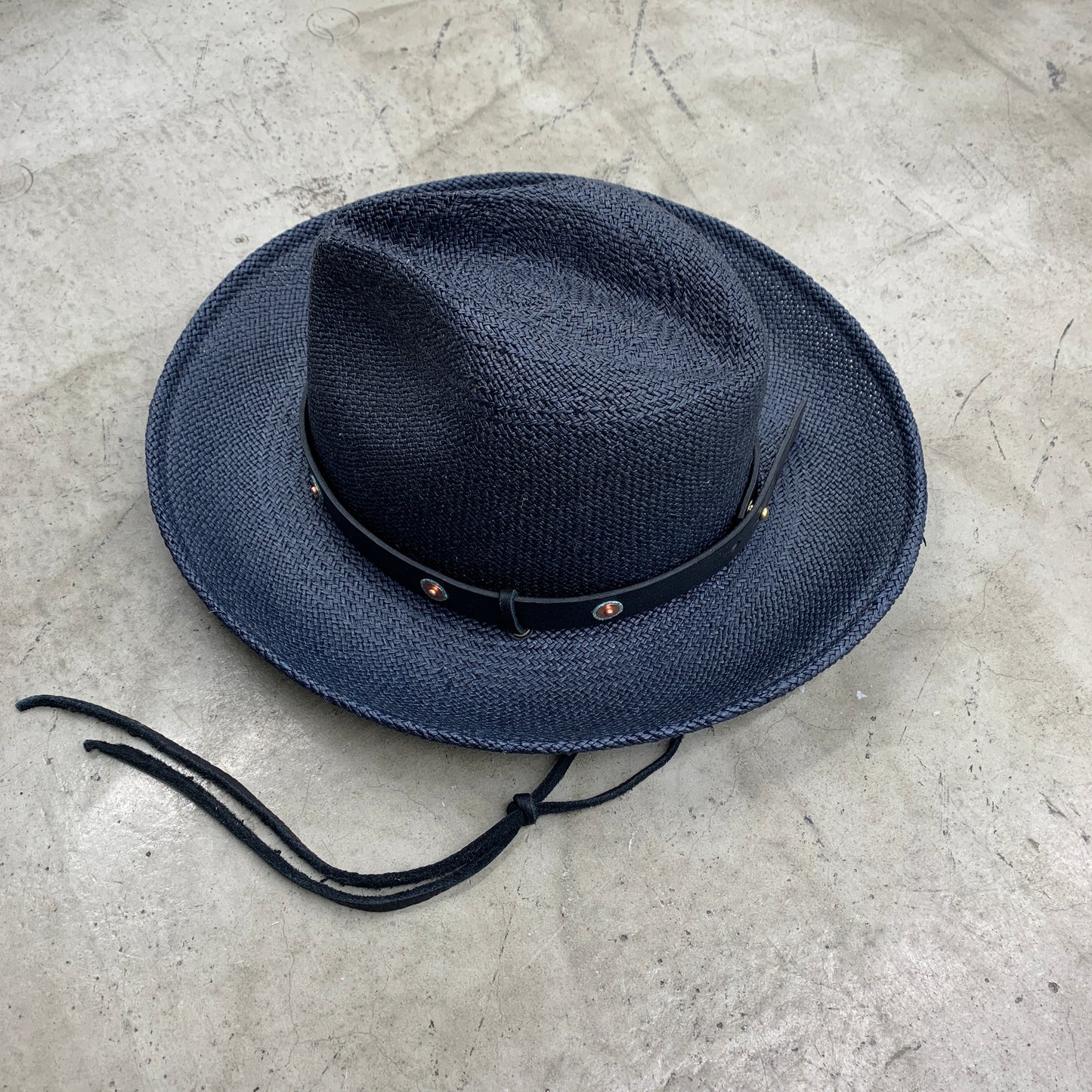 MOQUIP CAPELINE copper NAVY×BLACK