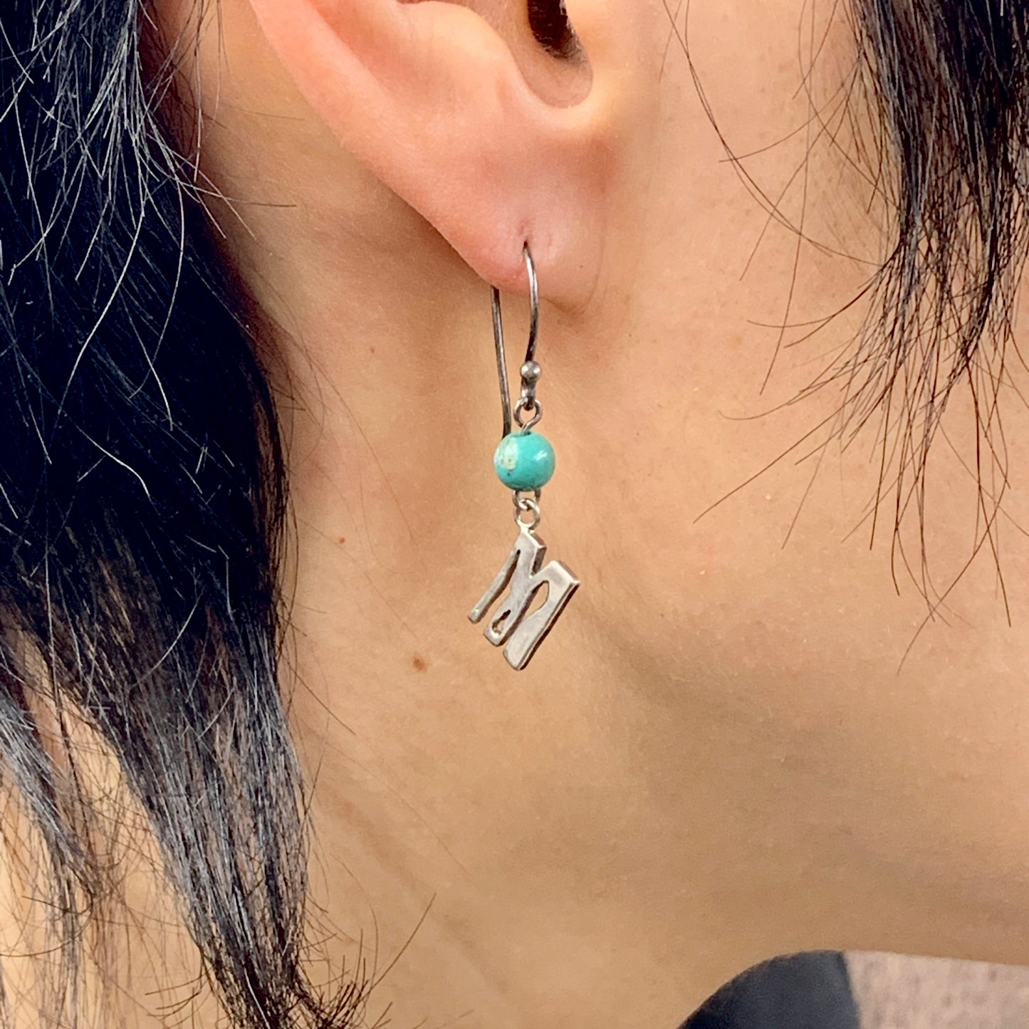 MOQUIP EARRINGS sign SILVER-T