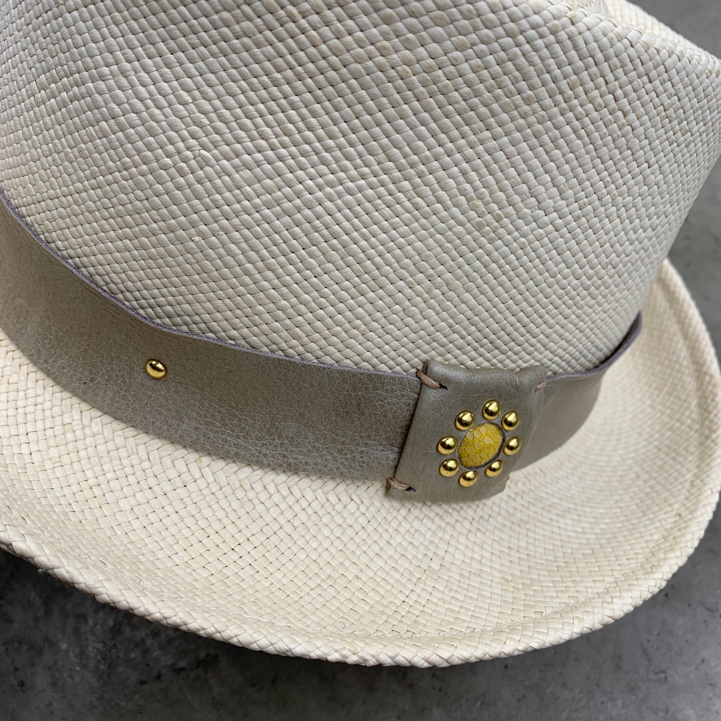 MOQUIP HAT drop NATURAL×BEIGE
