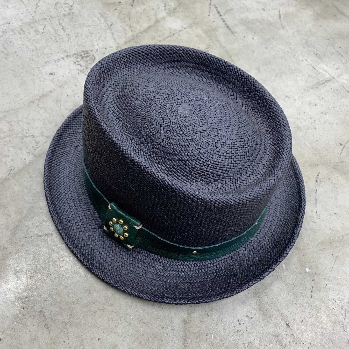 MOQUIP HAT drop NAVY×GREEN