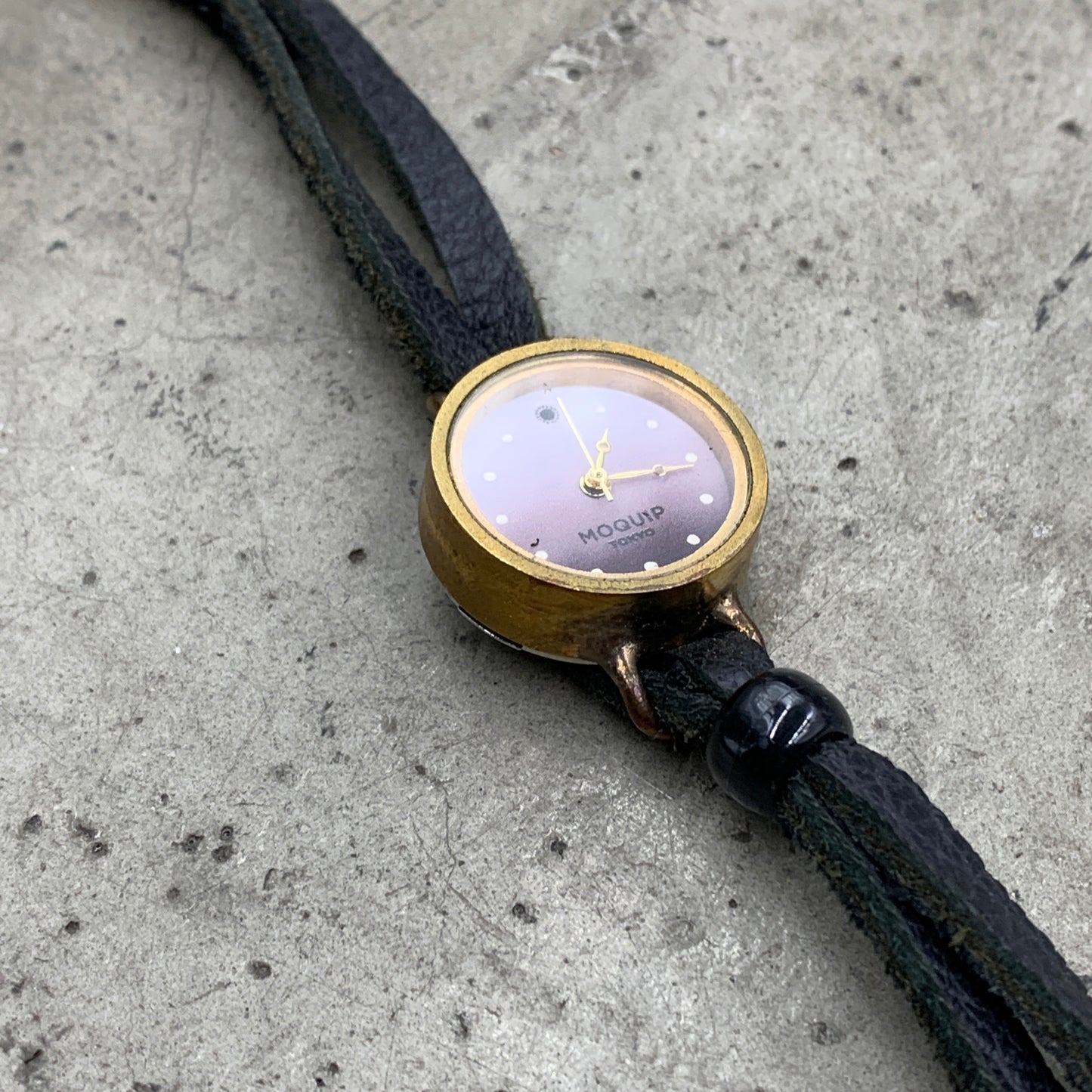 MOQUIP WATCH gradation SHADE BLACK