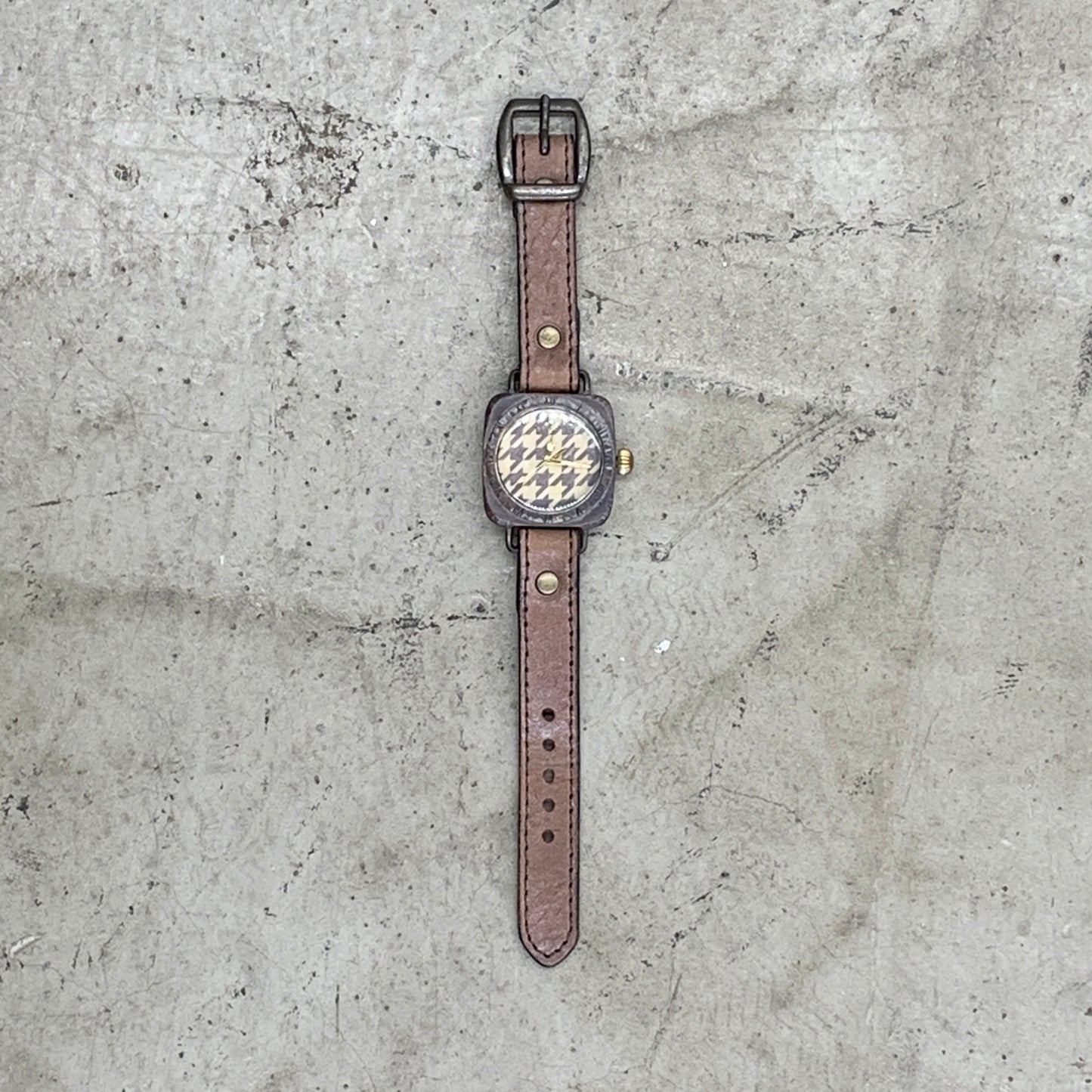 MOQUIP WATCH pied de poule D.BROWN