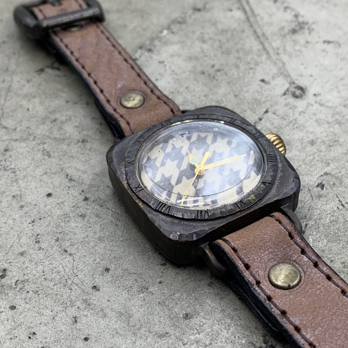 MOQUIP WATCH pied de poule D.BROWN