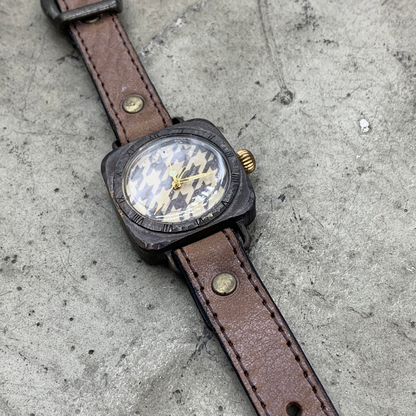 MOQUIP WATCH pied de poule D.BROWN