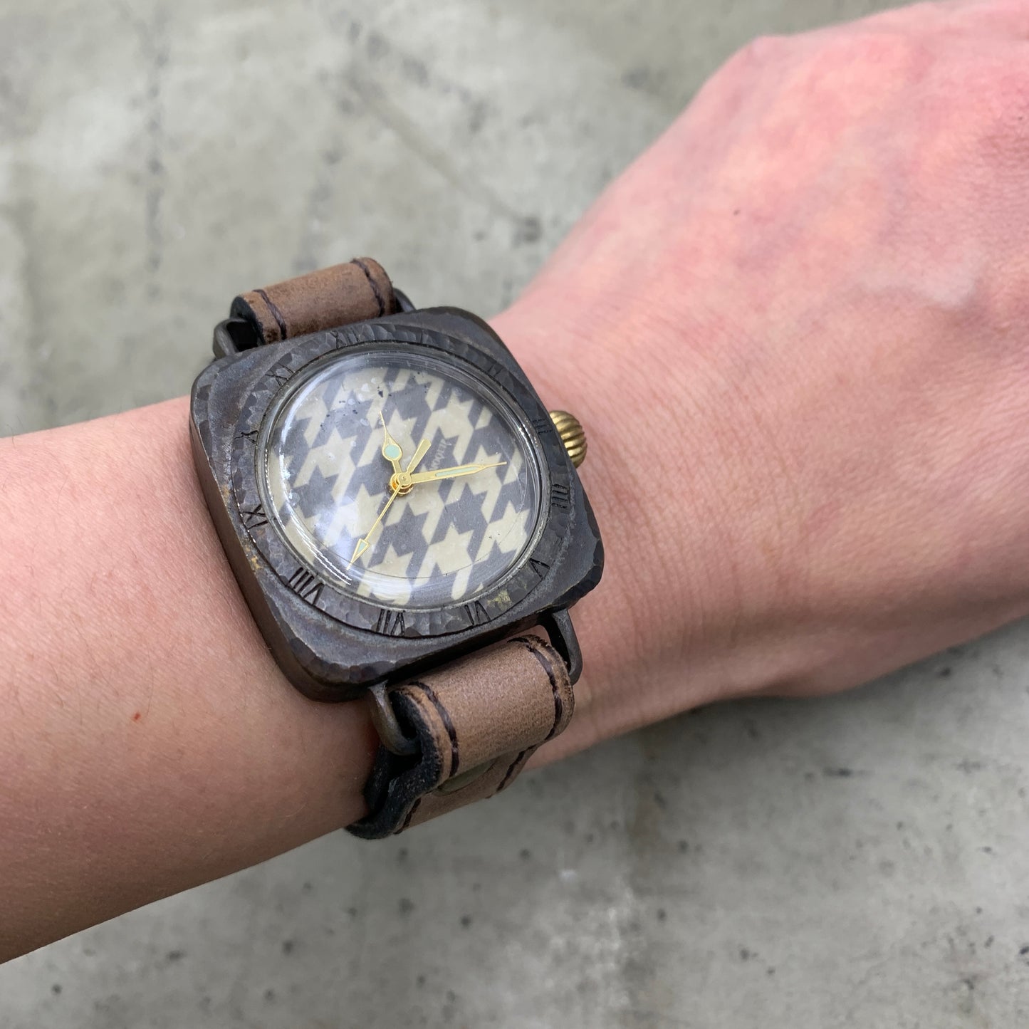 MOQUIP WATCH pied de poule D.BROWN