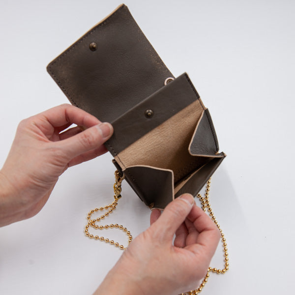 ATSU×MOQUIP MINI PURSE moni KHAKI