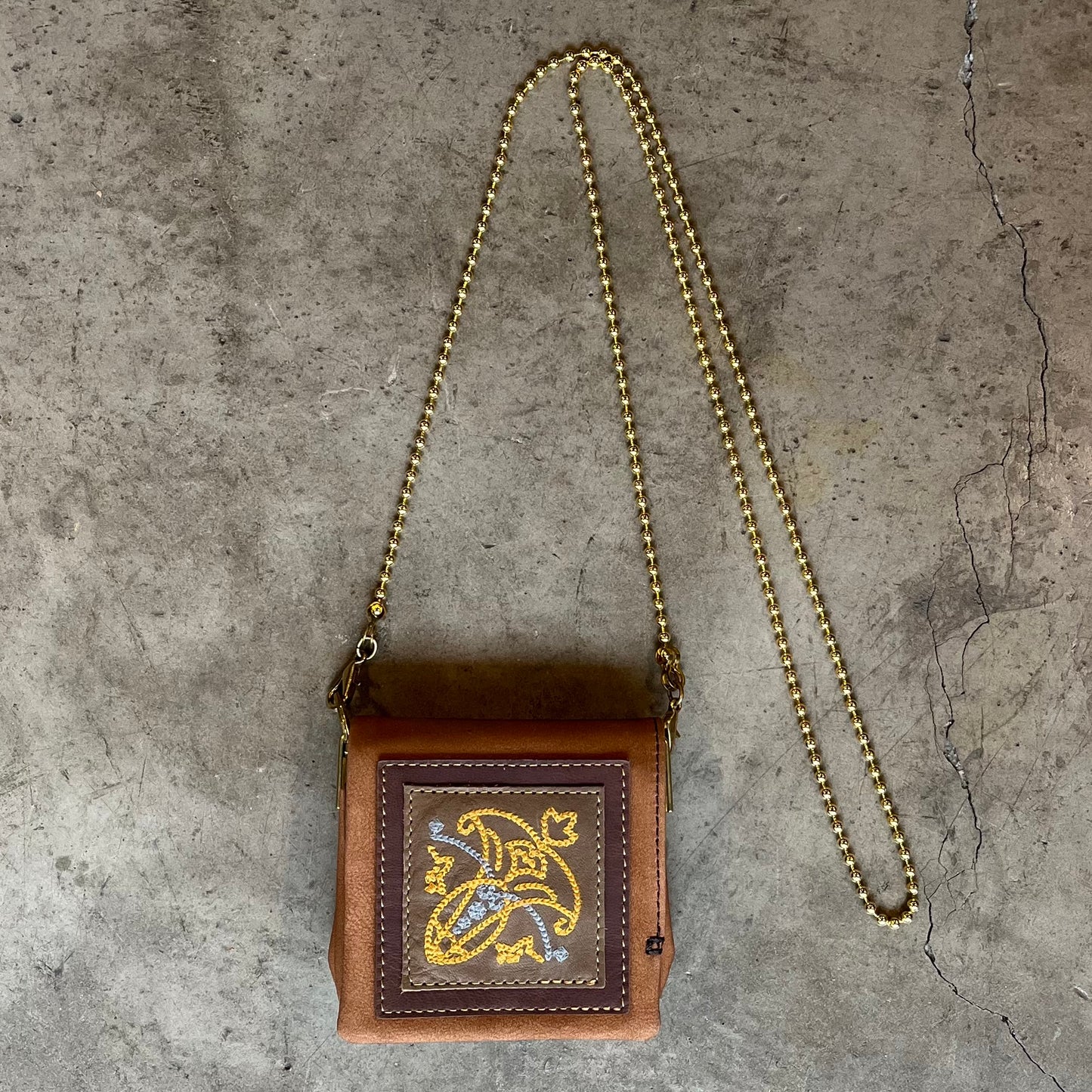 MOQUIP MINI PURSE embroidery L.BROWN