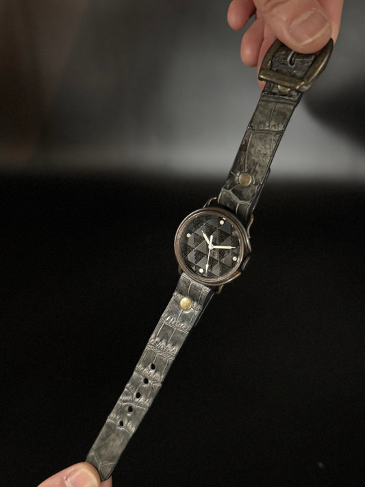 MOQUIP    漆ウルシ鱗ウロコ鰐クロコ　WATCH urushi CROCODILE GRAY
