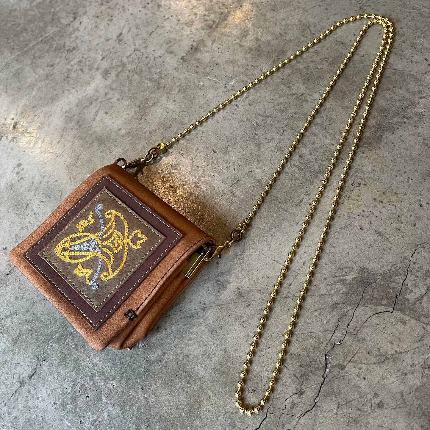 MOQUIP MINI PURSE embroidery L.BROWN