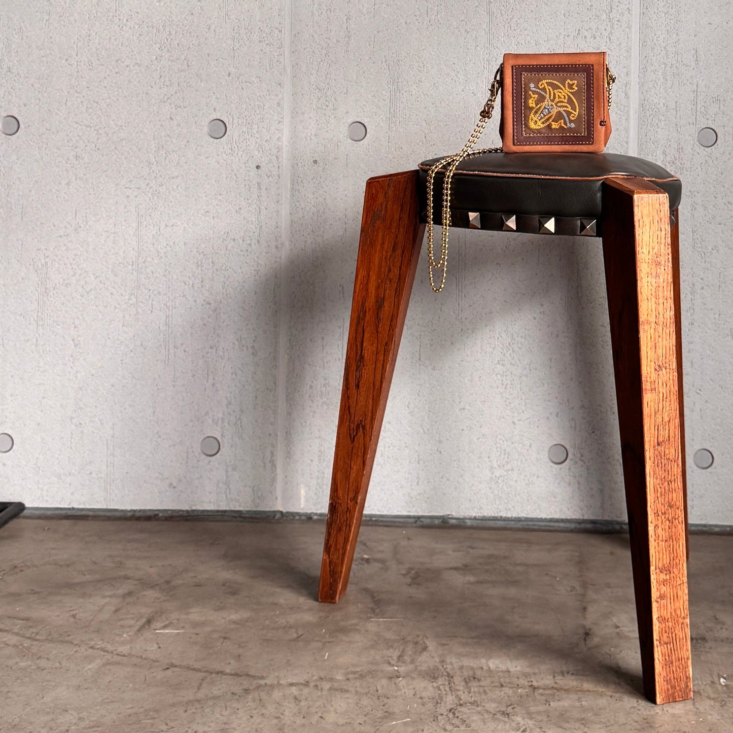 MOQUIP MINI PURSE embroidery L.BROWN