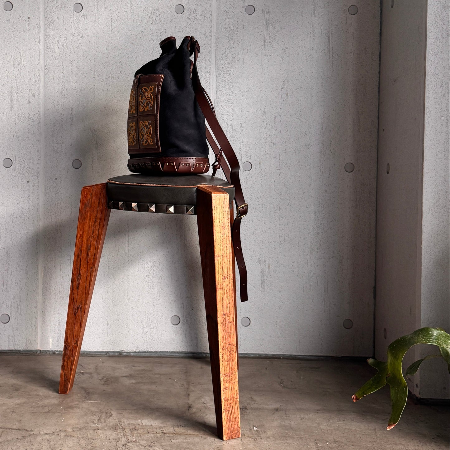 MOQUIP  巾着 SHOULDER BAG 刺繍 D.NAVY