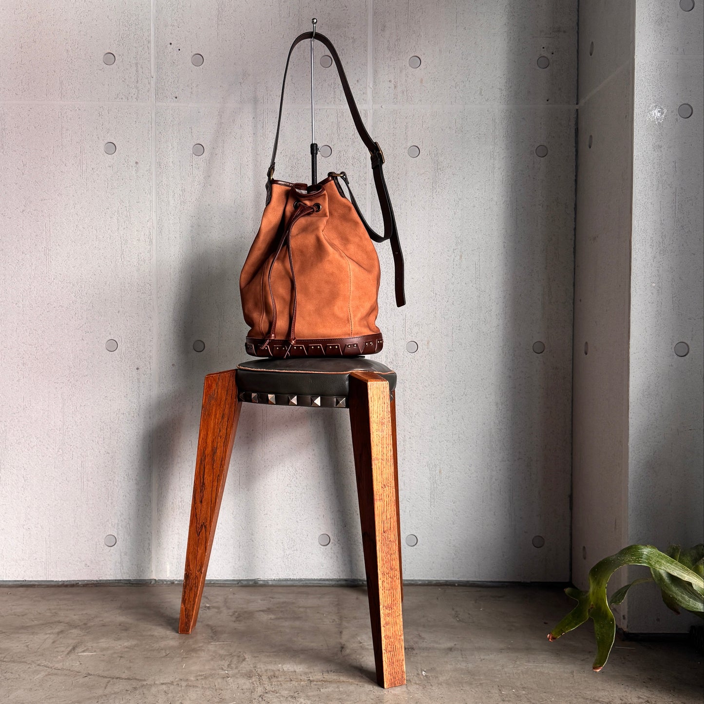 MOQUIP  巾着 SHOULDER BAG 刺繍 L. BROWN