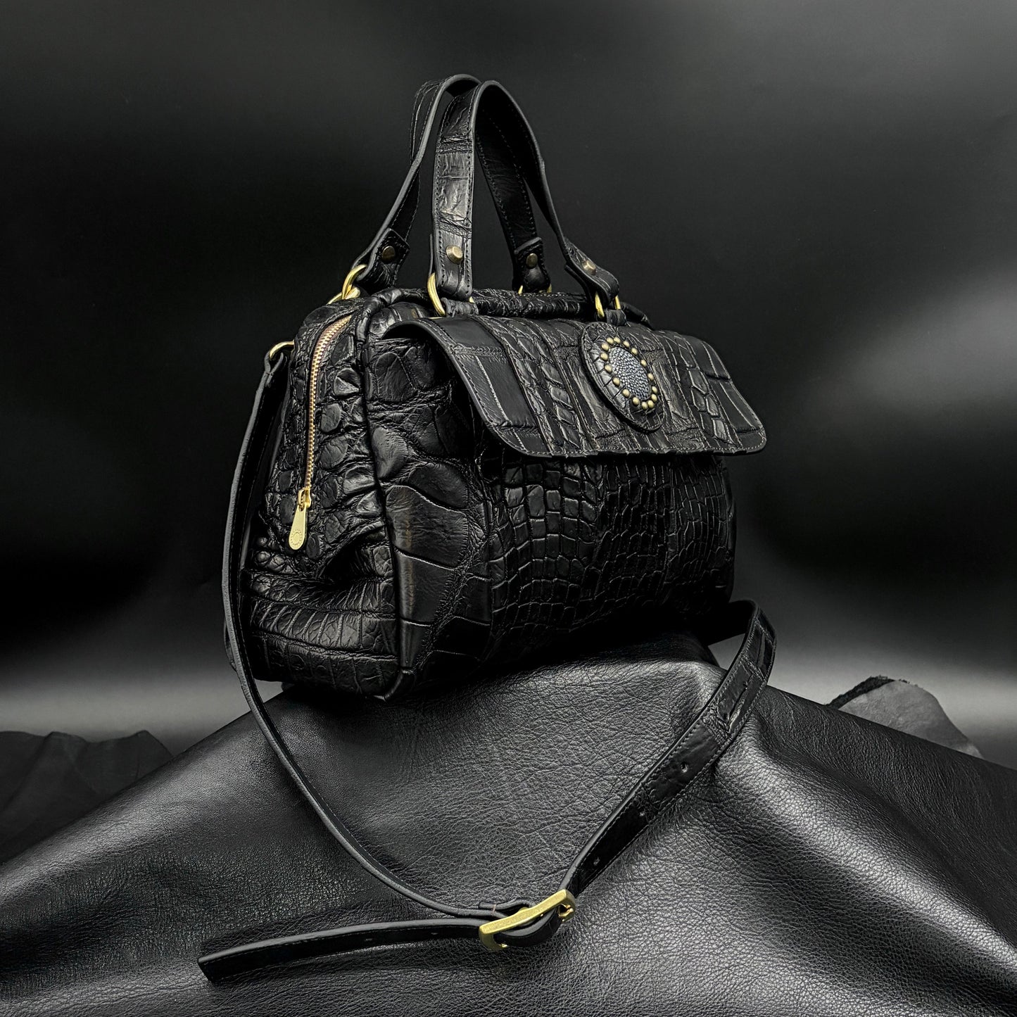 MOQUIP CROCODILE boston bag BLACK