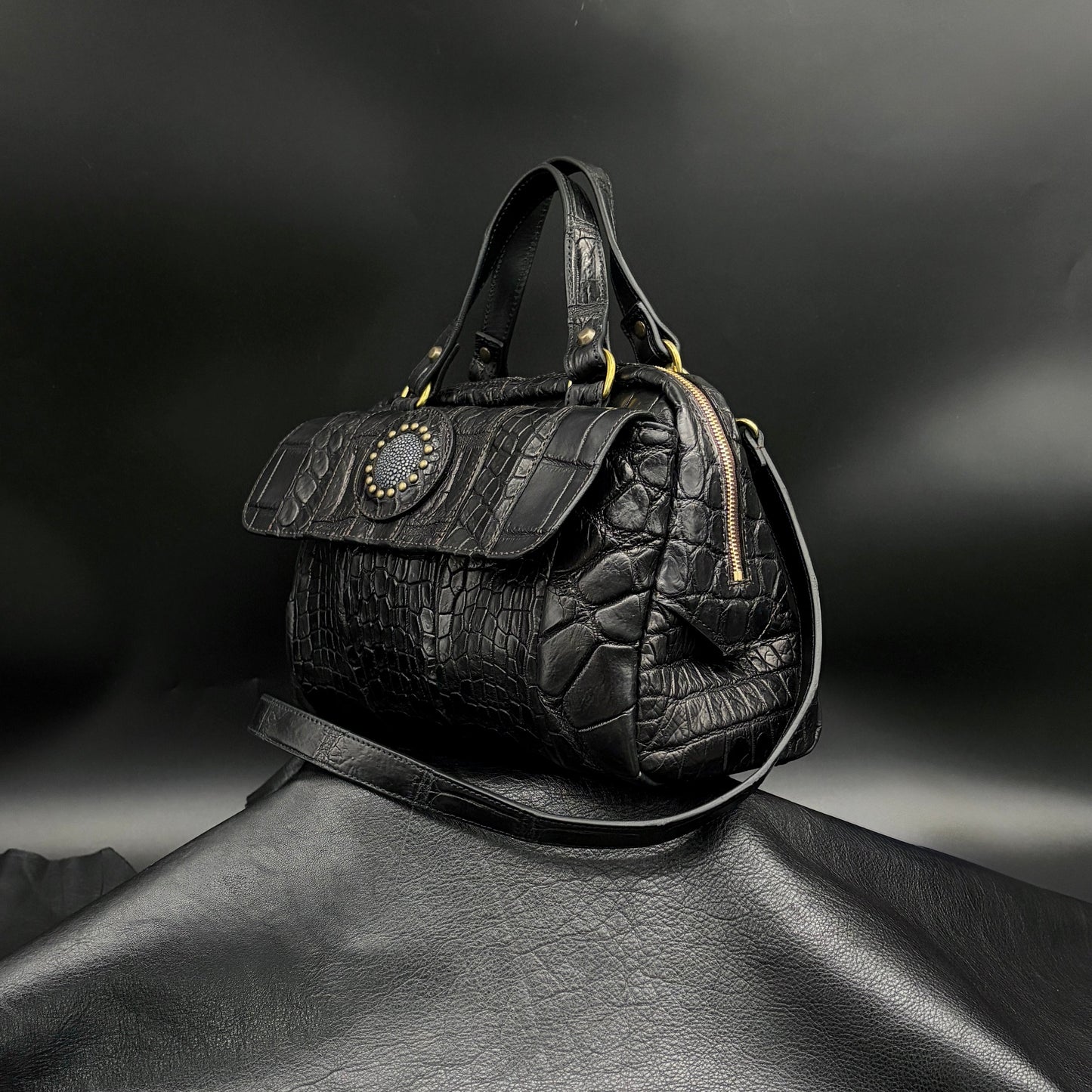MOQUIP CROCODILE boston bag BLACK
