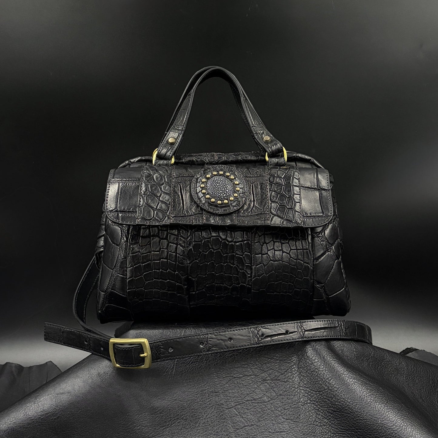 MOQUIP CROCODILE boston bag BLACK