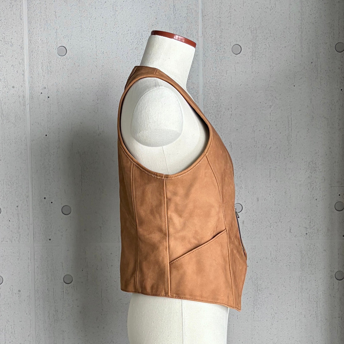 MOQUIP nubuck VEST L. BROWN