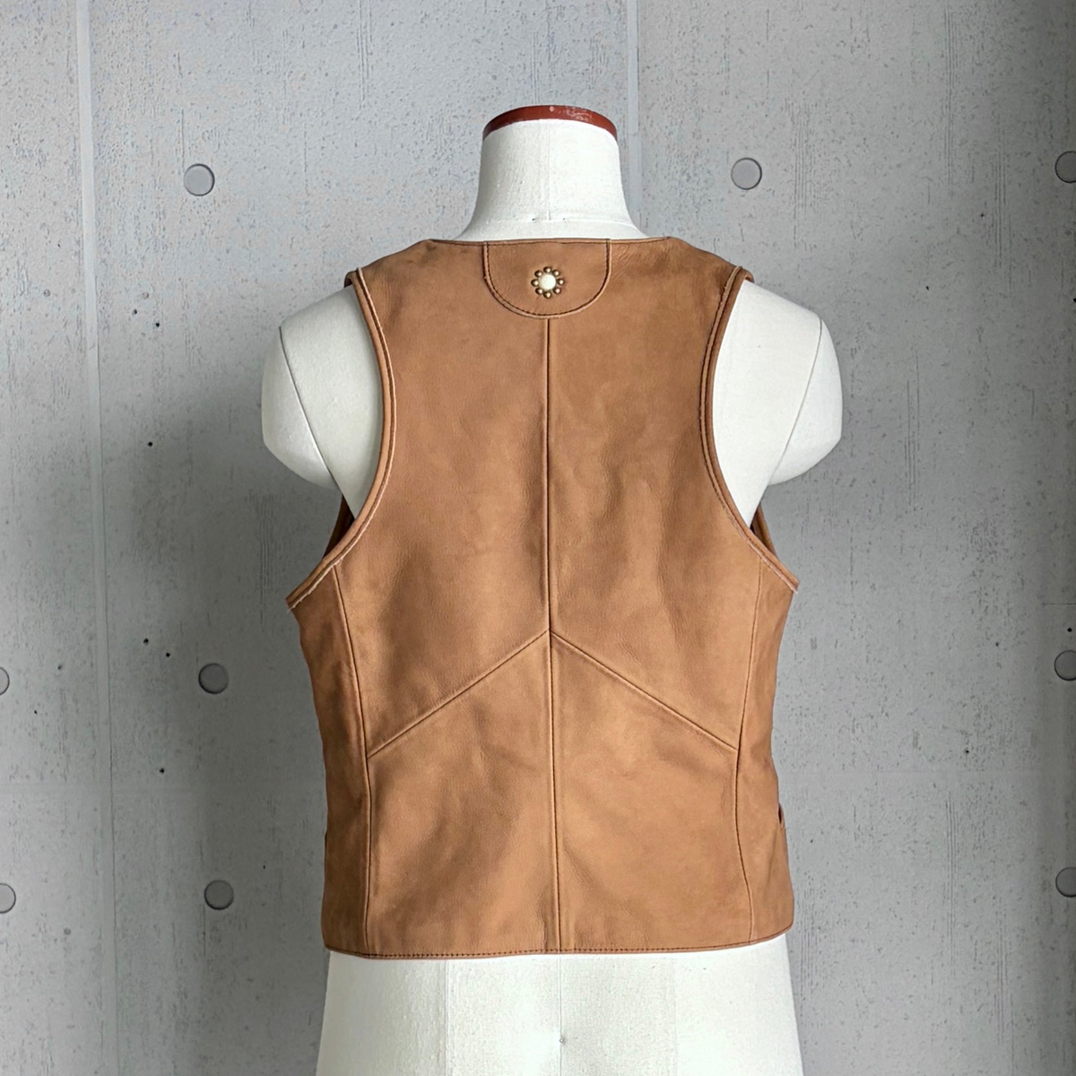 MOQUIP nubuck VEST L. BROWN