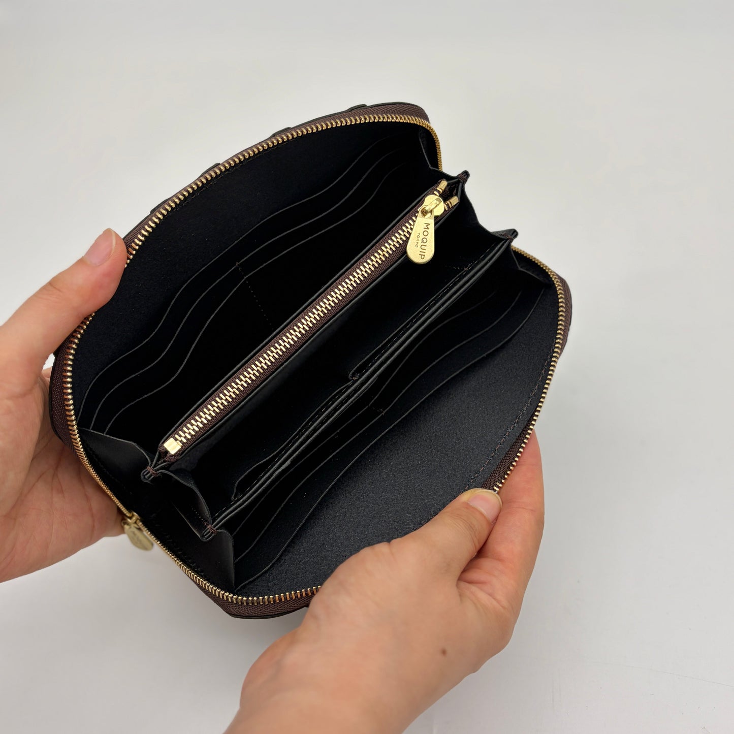 MOQUIP CROCODILE round wallet BEIGE