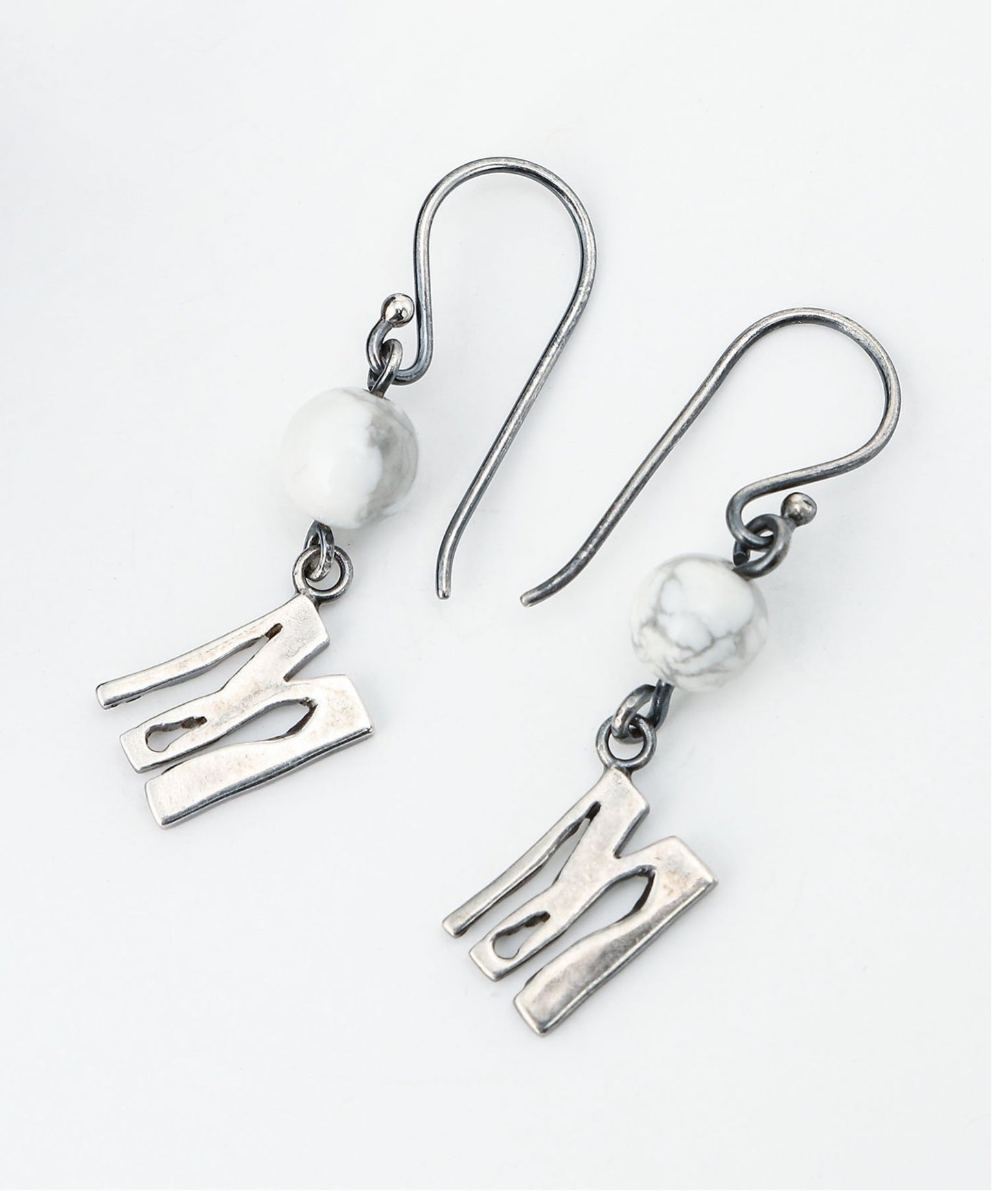 MOQUIP EARRINGS sign SILVER-M