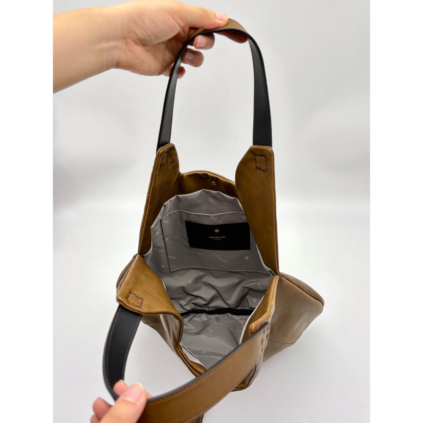 MOQUIP ROUND BAG tassel KHAKI